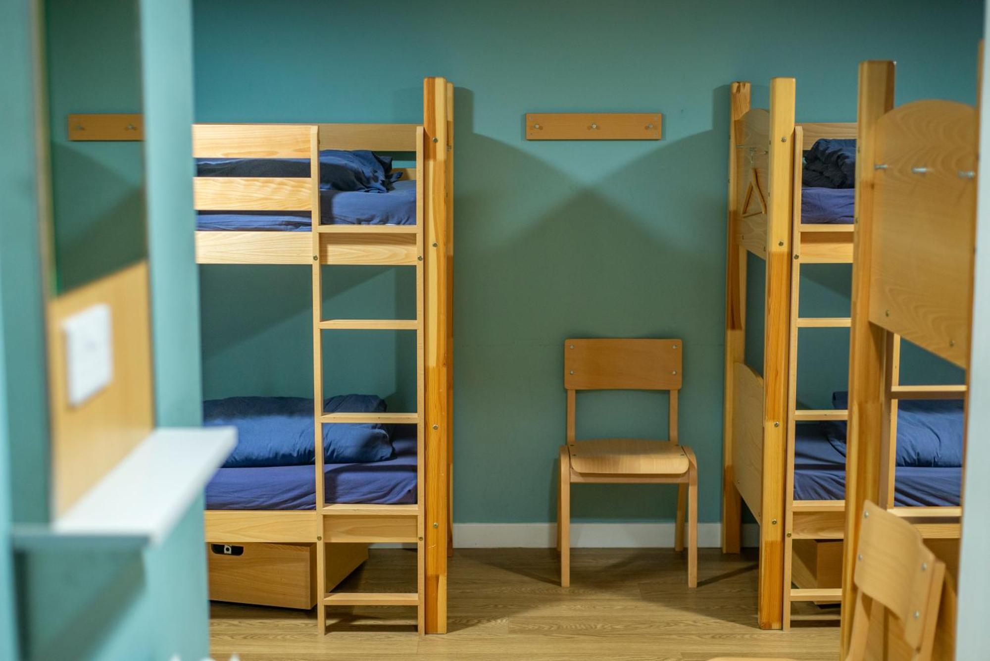 Etagenbett im Schlafsaal für Frauen