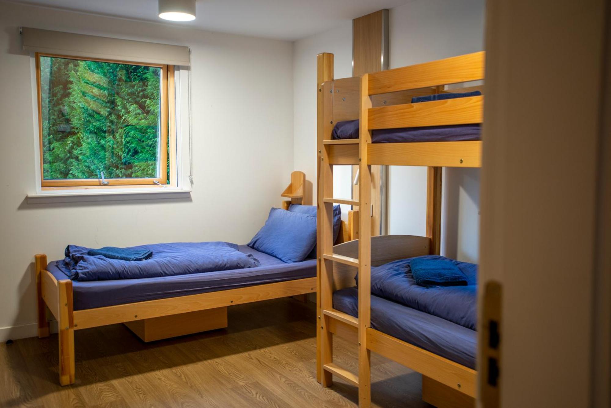 Dreibettzimmer mit Bad